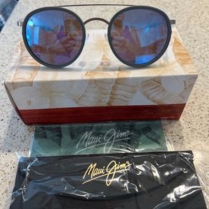 Maui Jim Even Keel Polarized Sunglasses Silver Gray Hawaii Blue Lens B534-17A